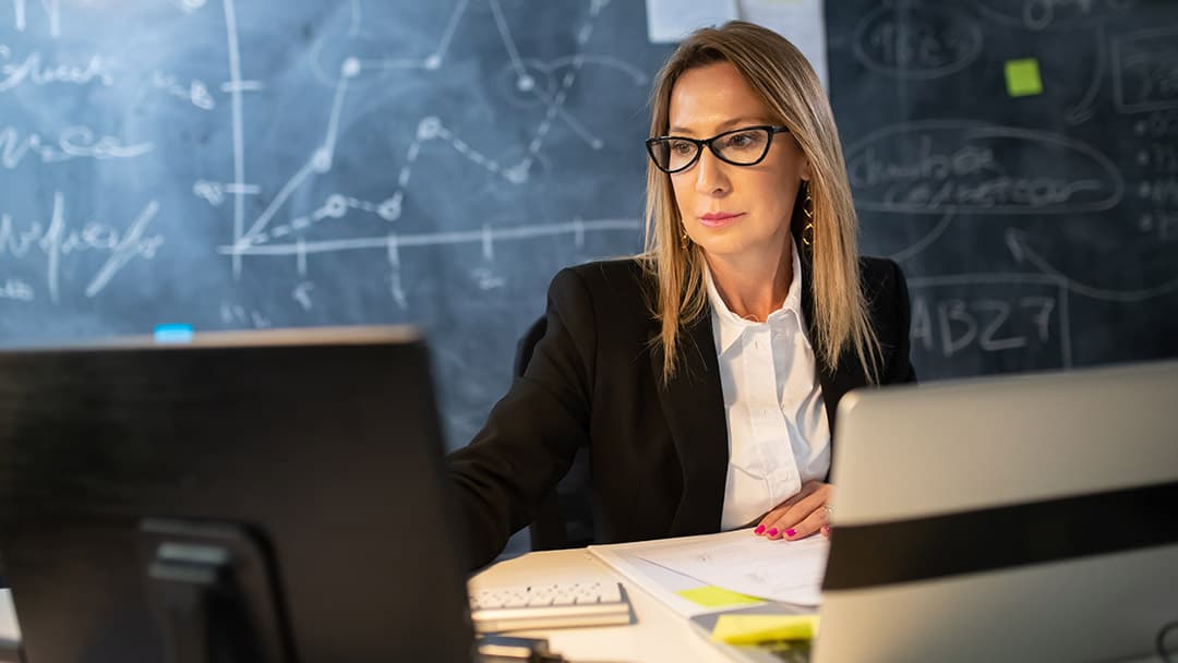 What is private financing and what are its advantages?