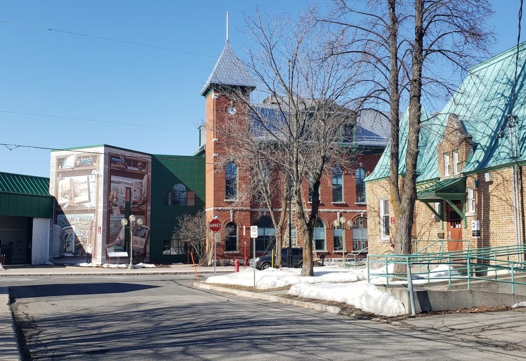 Thumbnail-For-Levis Centre-Streetview-By-Mon Petit Pret