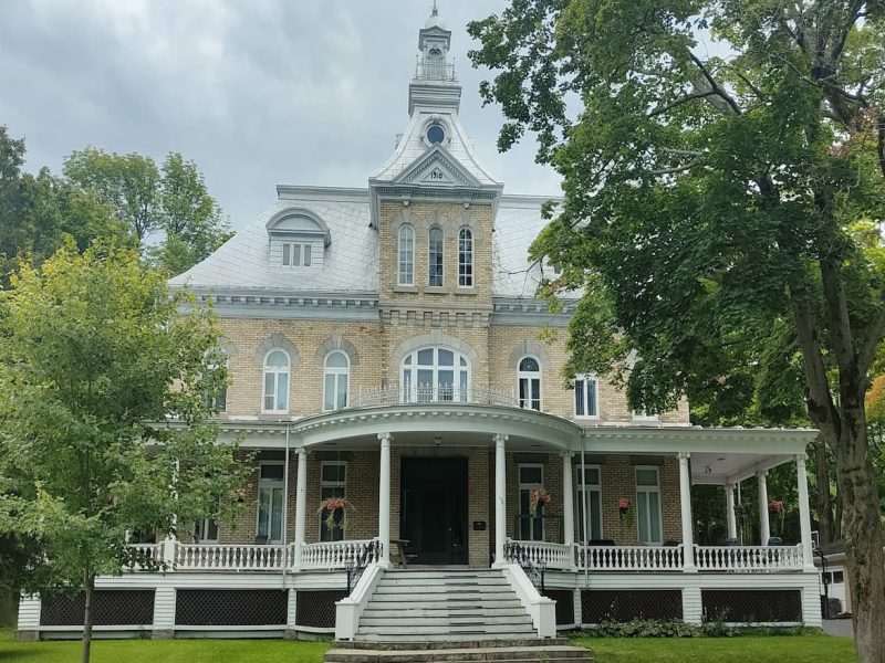 Thumbnail-For-Monument Guillaume-Couture-Saint-David-By-Mon Petit Pret