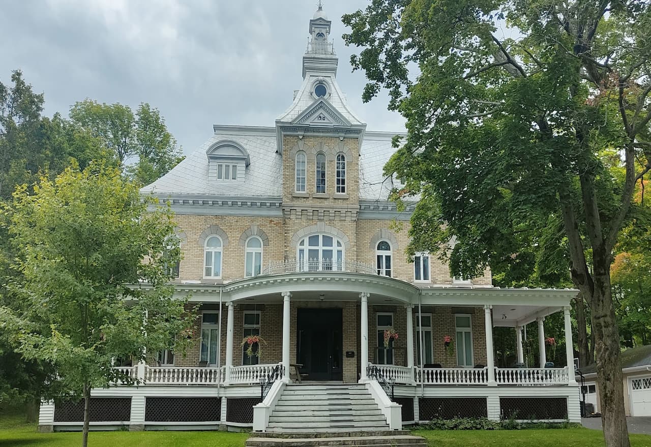 Thumbnail-For-Monument Guillaume-Couture-Saint-David-By-Mon Petit Pret