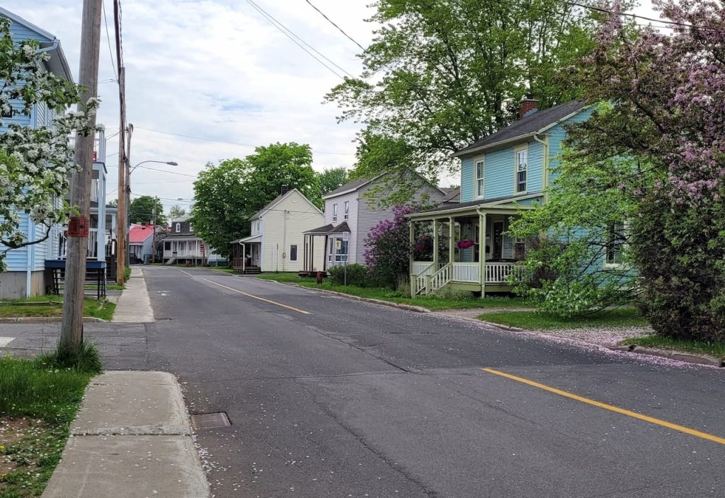 Thumbnail-For-St-Romuald-Neighborhood-Streetview-By-Mon Petit Pret